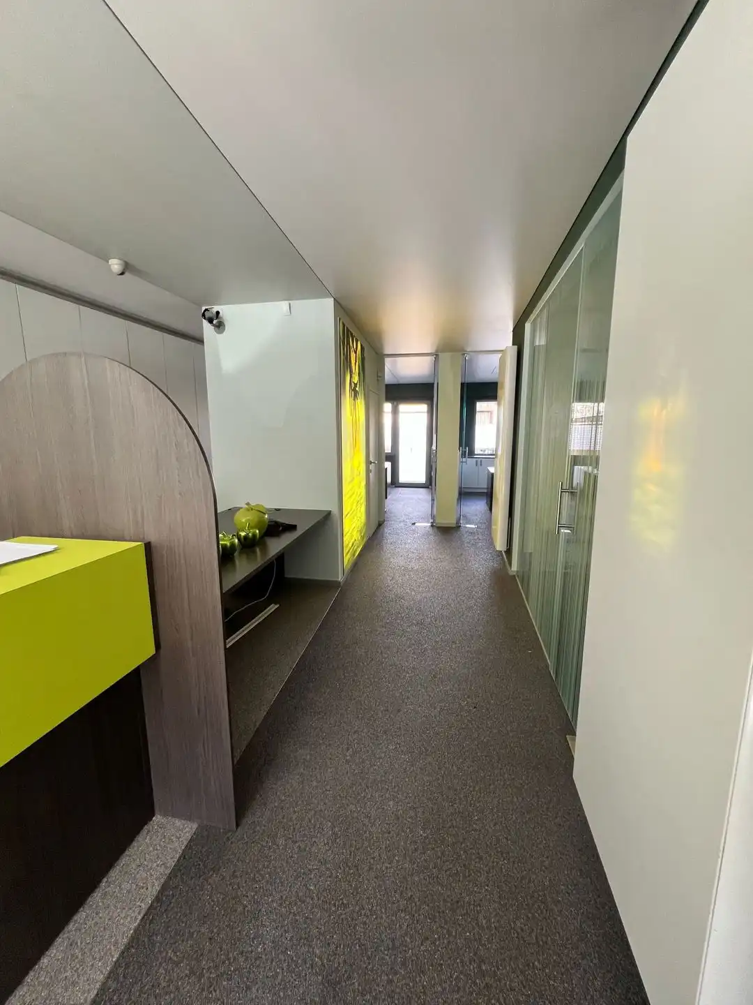 Te Koop Modern Kantoor met Aanliggend Magazijn. foto 4