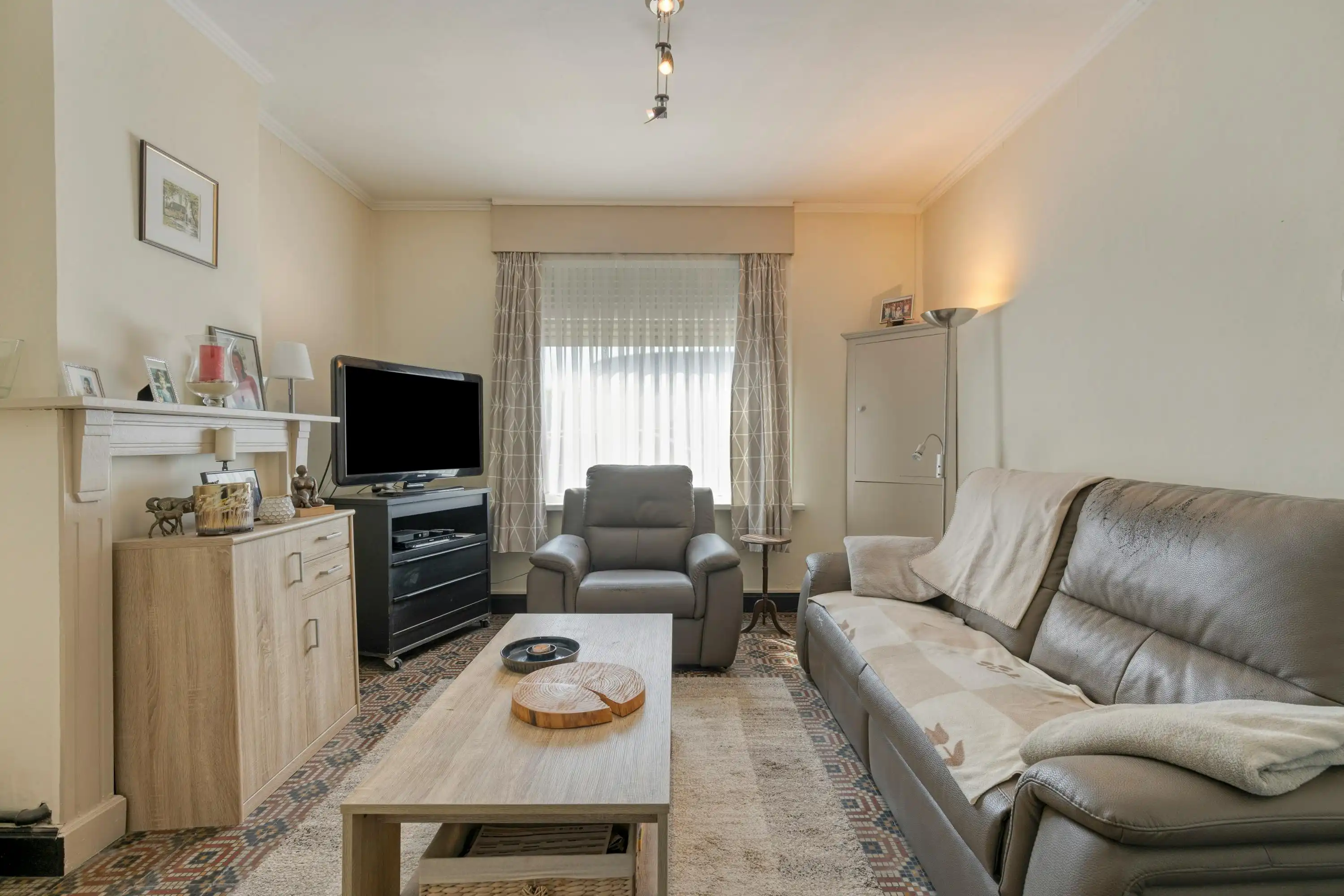 Te renoveren woning met leuke stadstuin in centrum Drongen foto 2