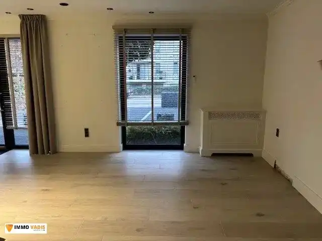 Handelspand met 3 private parkeerplaaten foto 3