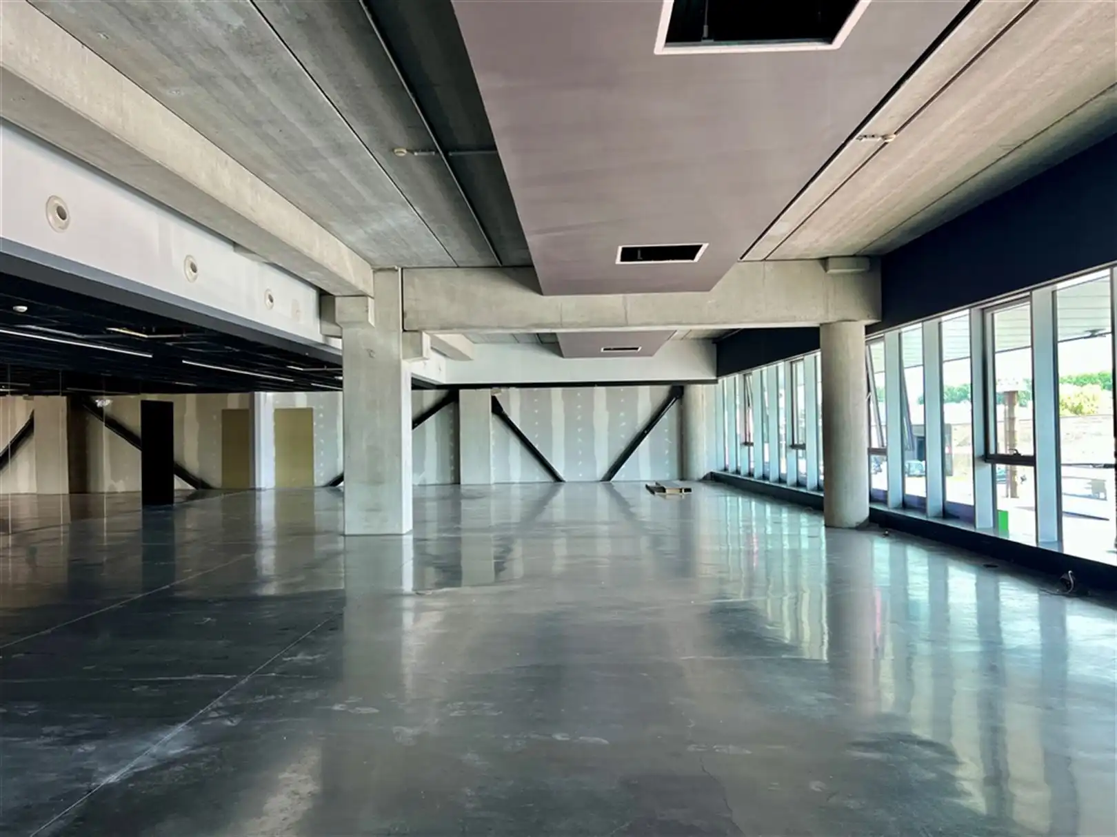 Ruim kantoor te huur in de Planet Group Arena foto 4