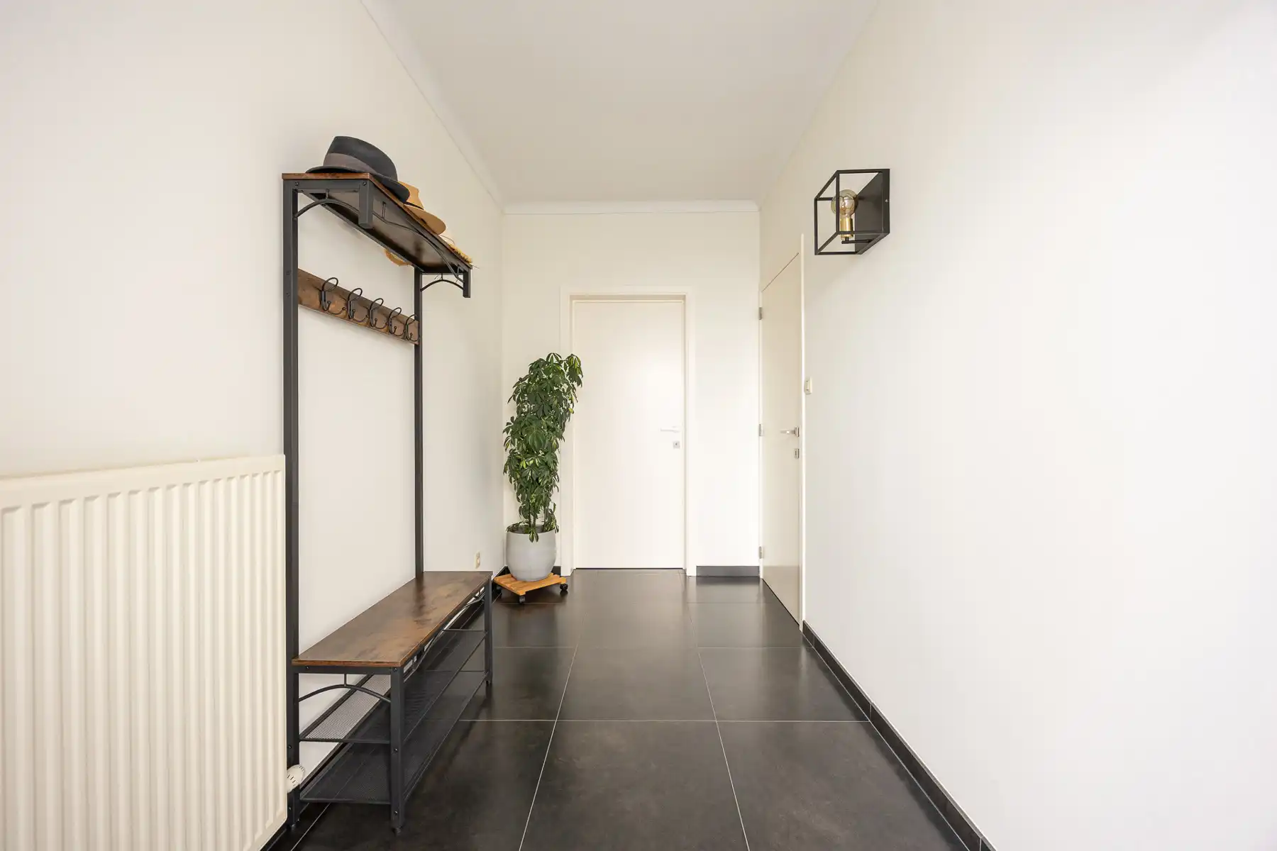 Ruime gezinswoning met 5 slaapkamers op een perceel van 638m². foto 2