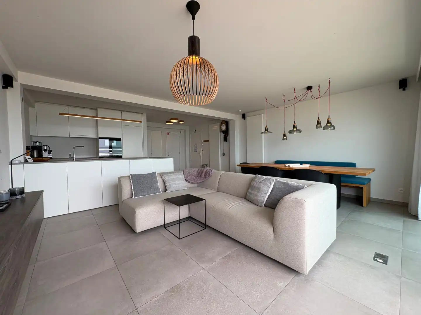 Ruim, luxueus gerenoveerd appartement op de Zeedijk in Koksijde  foto 2
