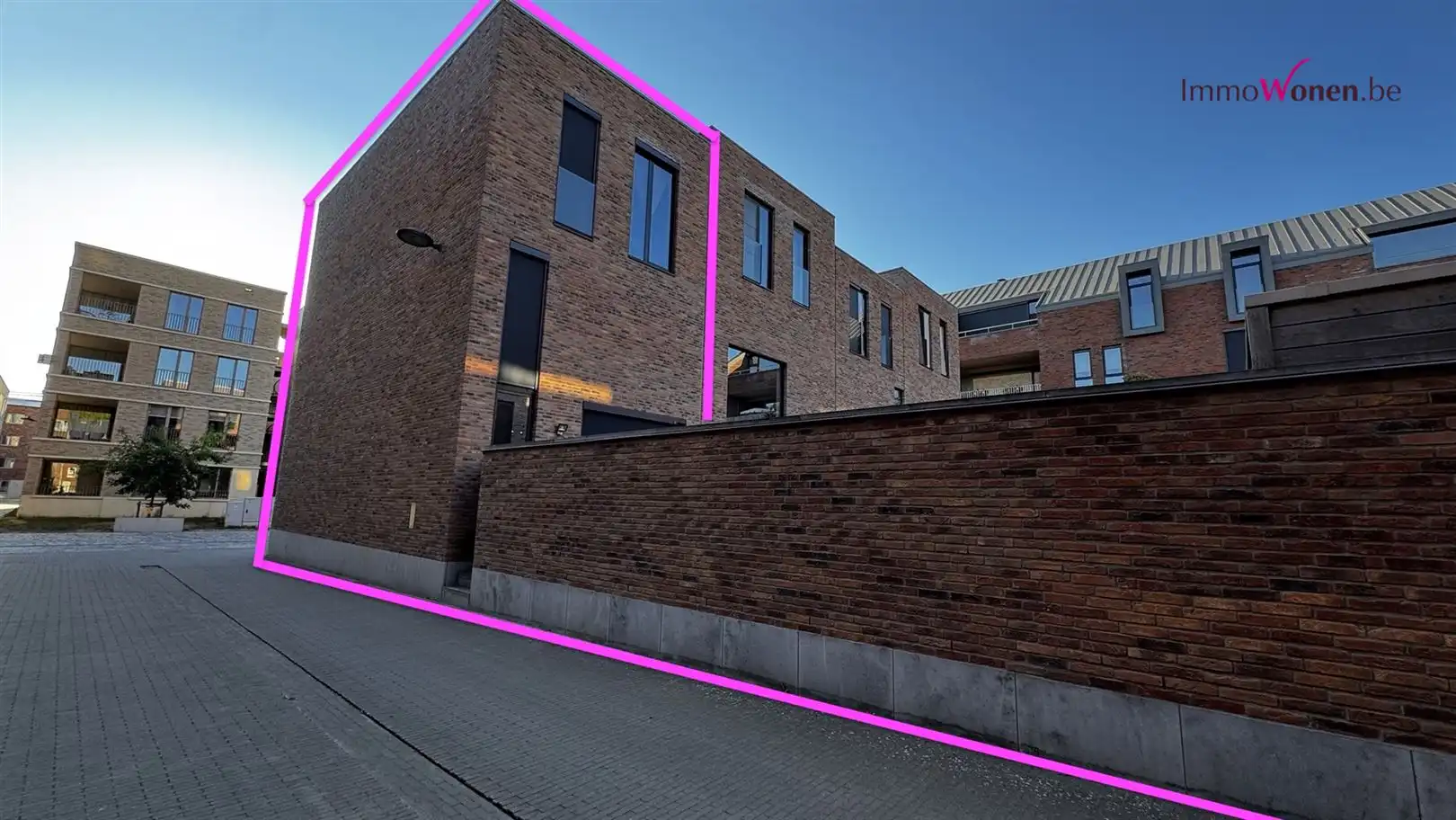 Energiezuinige halfopen woning met tuin en autostaanplaats foto {{pictureIndex}}