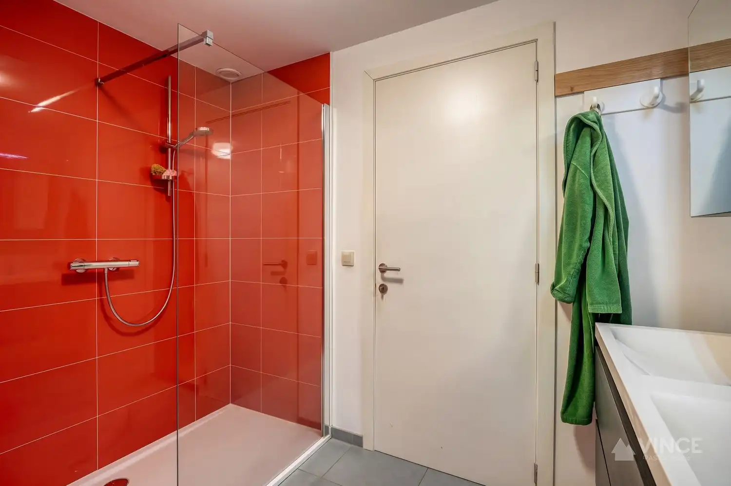 Groot appartement met 2 slaapkamers, extra bureau en tuin foto 11