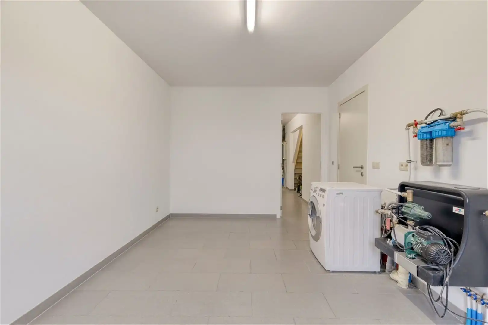 Uitzonderlijk ruime en toekomstgerichte woning met een indrukwekkende 358m² bewoonbare opp. EPC-label A. Residentiële woonwijk met winkels, scholen, horeca en andere voorzieningen vlakbij. foto 13