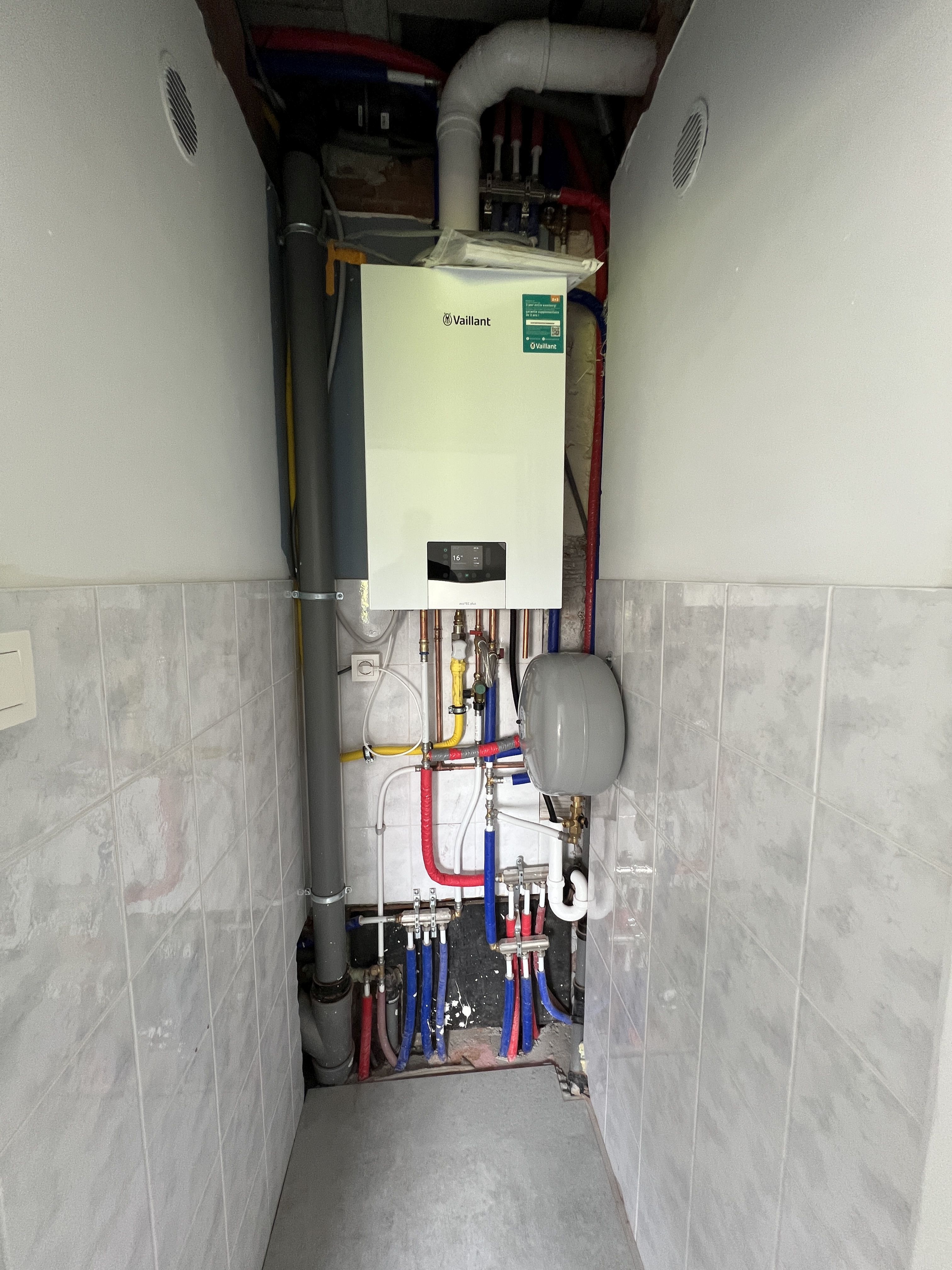 Volledig gerenoveerde energiezuinige driegevelwoning met 4 slaapkamers en tuin. foto 11