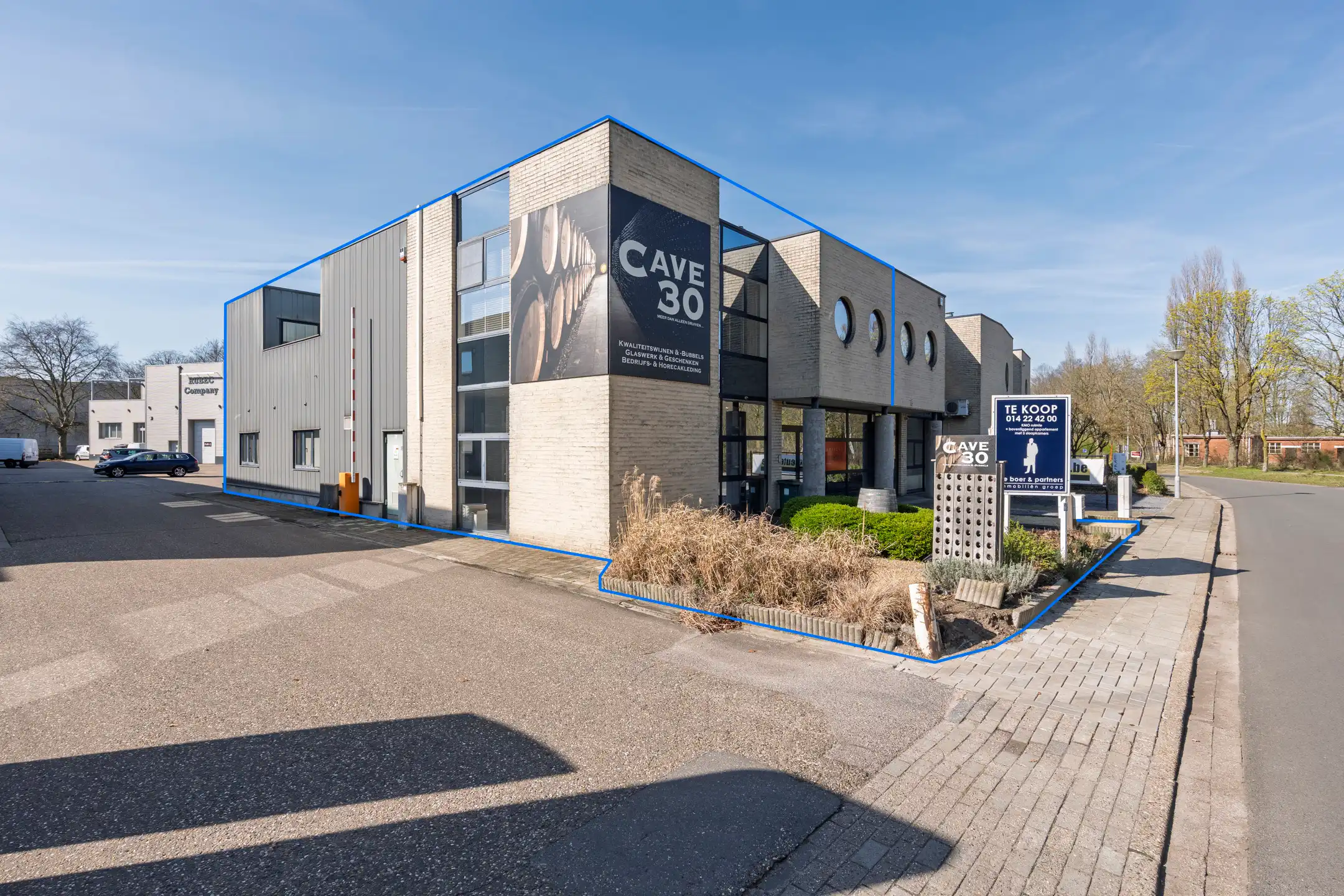Luxueus 3 slpk appartement met onderliggende handelsruimte foto {{pictureIndex}}