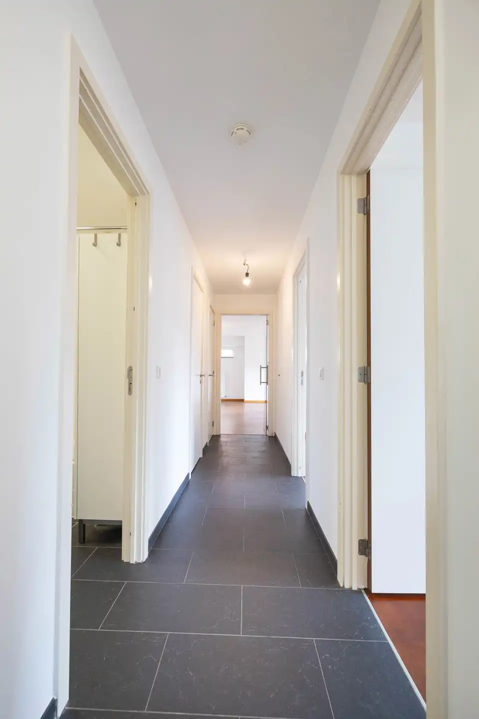 Mooi recent appartement met 2 slaapkamers en parking foto 7