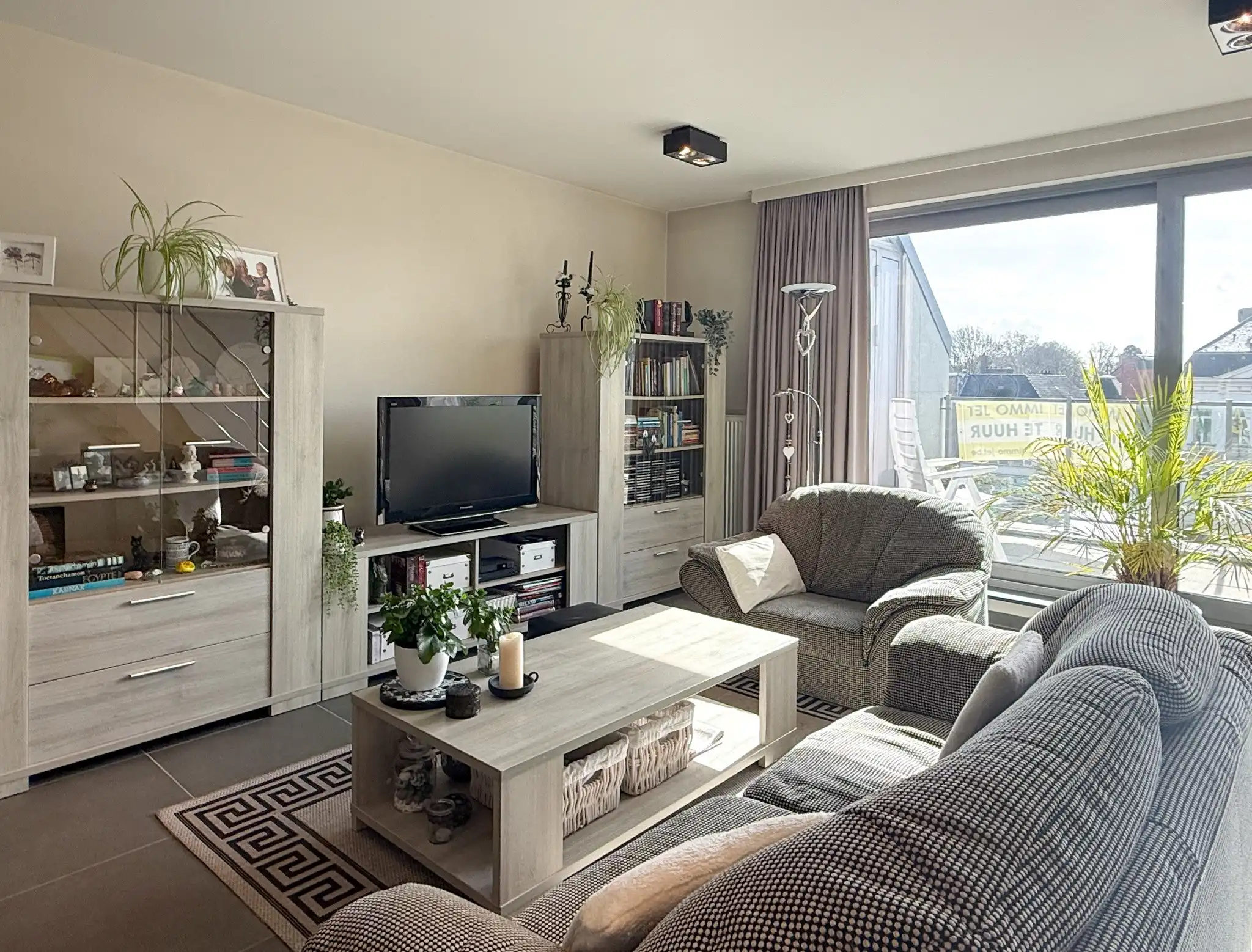 Duplexappartement met 2 slaapkamers op de Grote Markt van Beveren foto 3