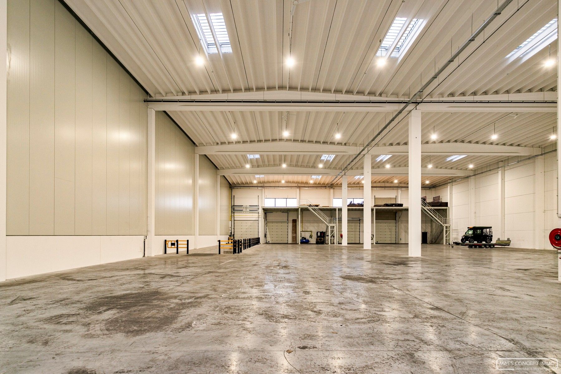 Nieuwbouw magazijn te koop van 2200 m2 bij E17 en Waregem centrum foto 9