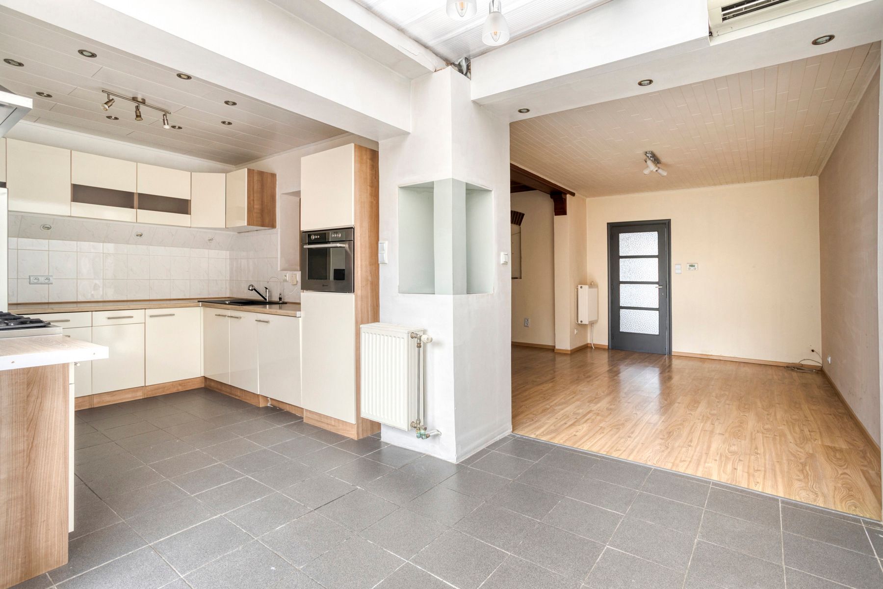 Instapklare woning met tuin en garage ! foto 2