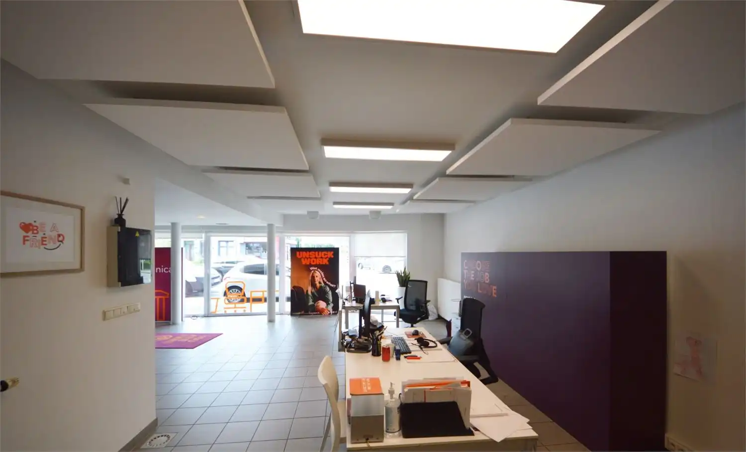 INSTAPKLAAR GELIJKVLOERS INCL. 3 PRIVE PARKINGS NABIJ E40 EN PARKLAAN foto 9