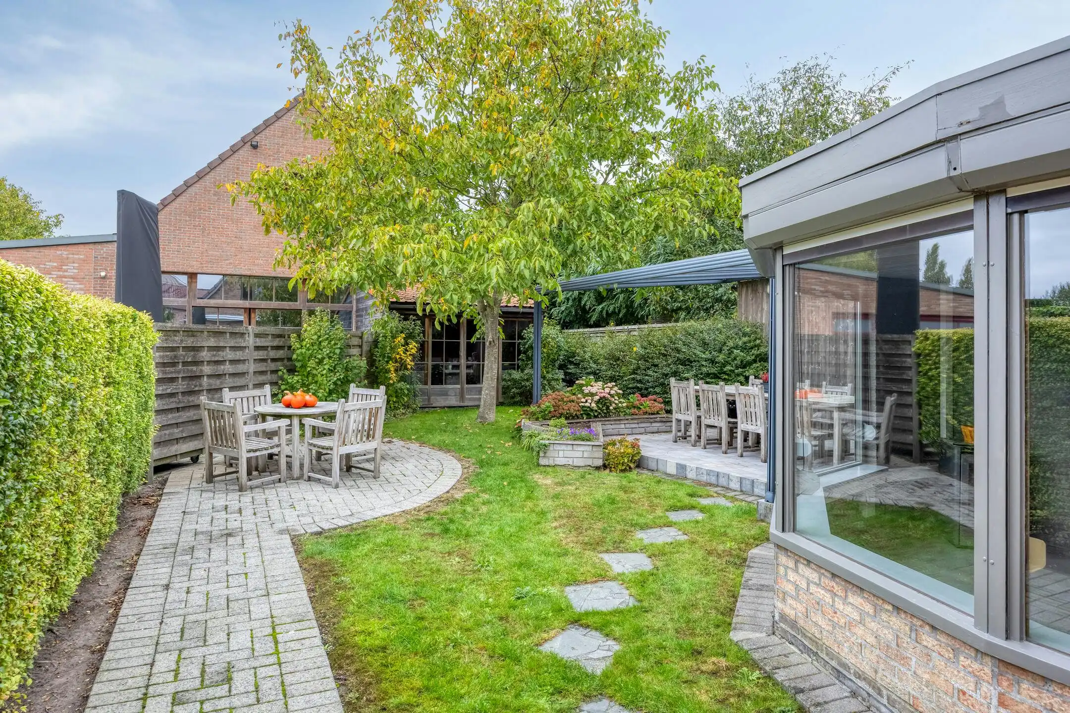 Unieke handelswoning met magazijn in Zomergem foto 30