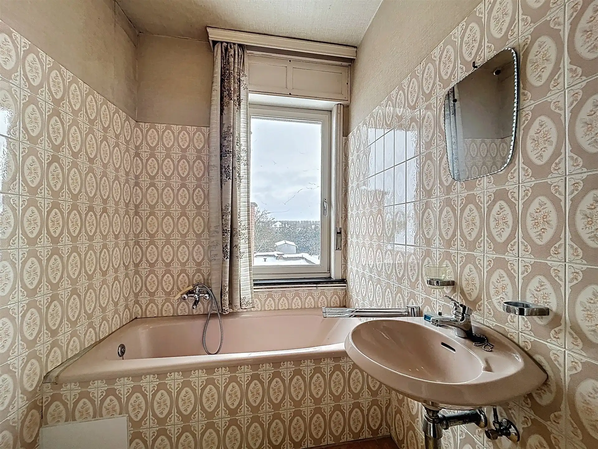 te renoveren gezinswoning  met 4 slaapkamers en mogelijkheid tot uitbreiding op perceel van 527m² foto 13