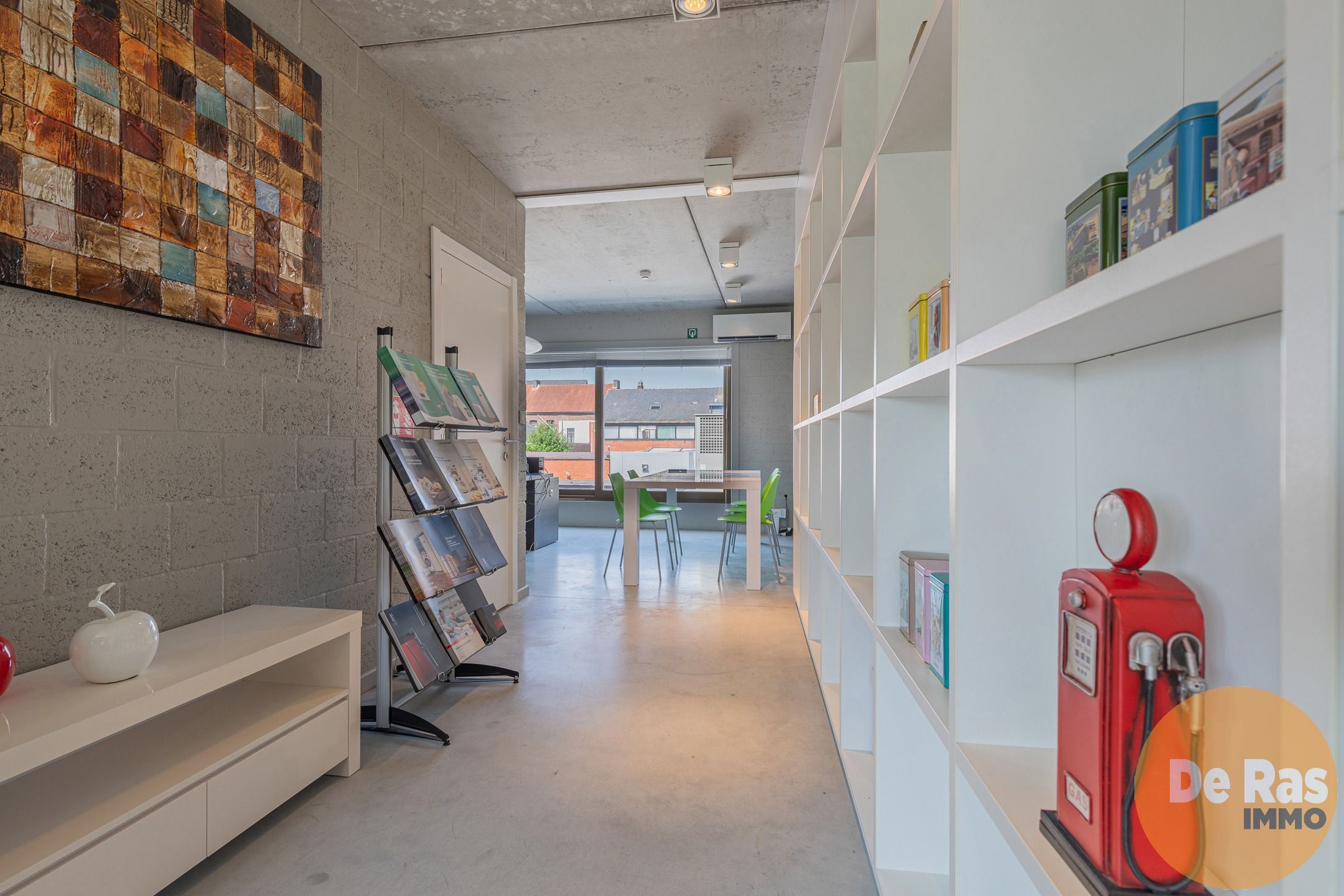 NIEUWERKERKEN - Recent gebouw met magazijn foto 5