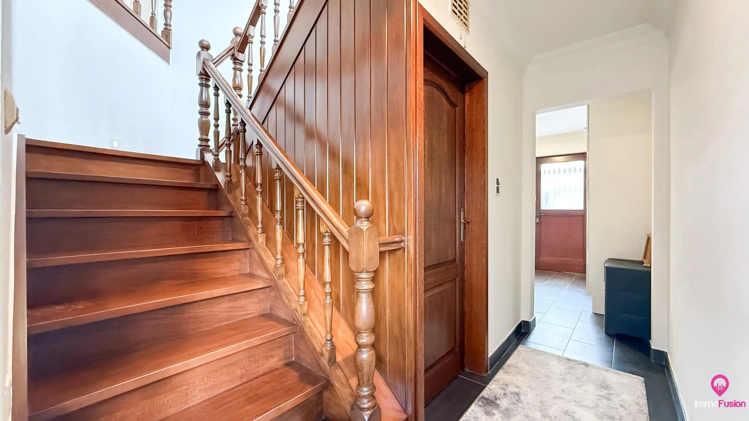 Ruime gezinswoning met 4 slpk, zonnepanelen en grote tuin! foto 23