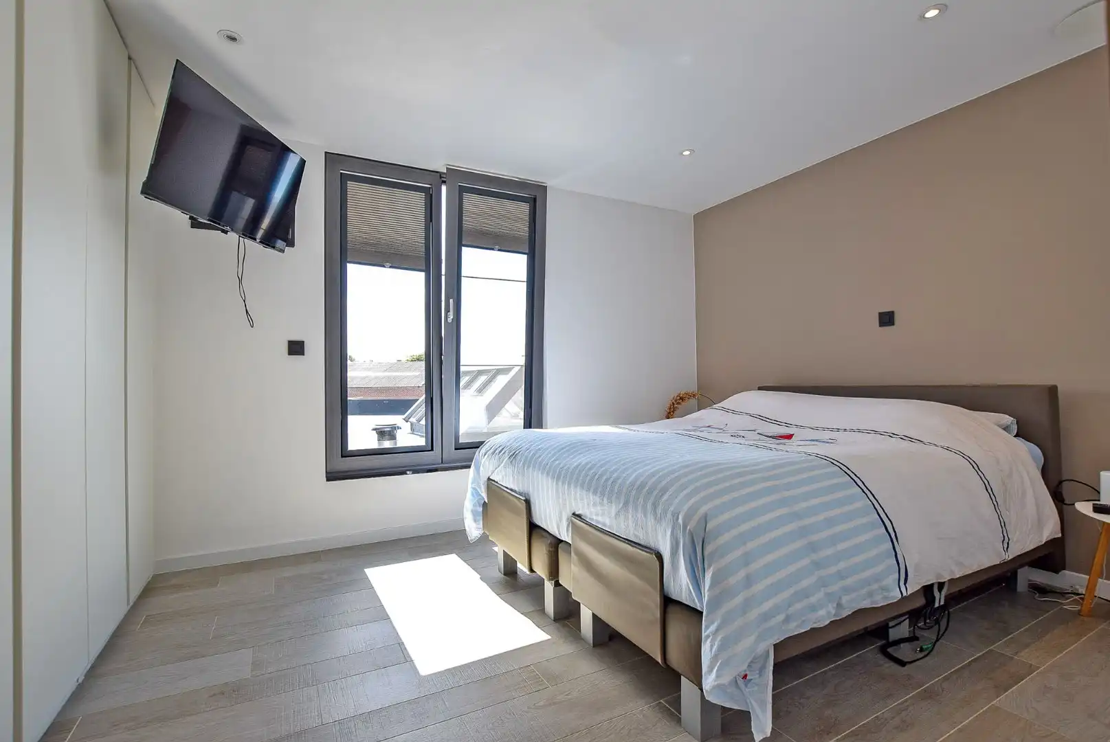 Instapklare, energiezuinige woning met aparte gastenunit in het hartje van Veurne. foto 10