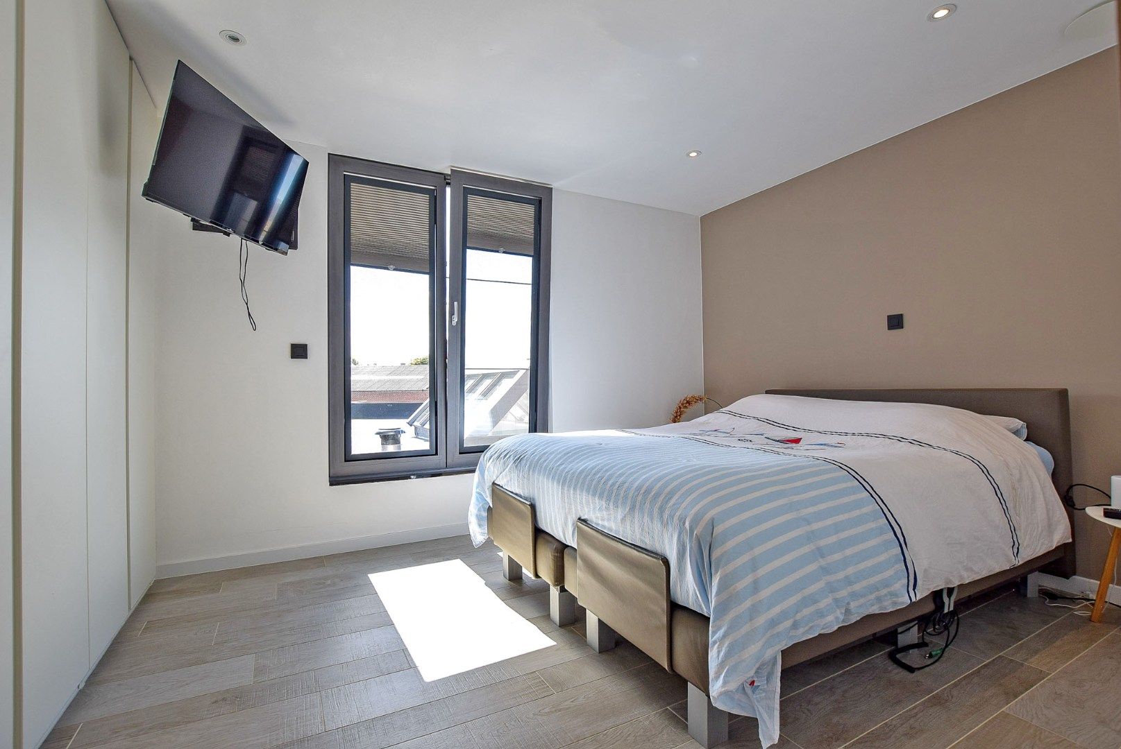 Instapklare, energiezuinige woning met aparte gastenunit in het hartje van Veurne. foto 10