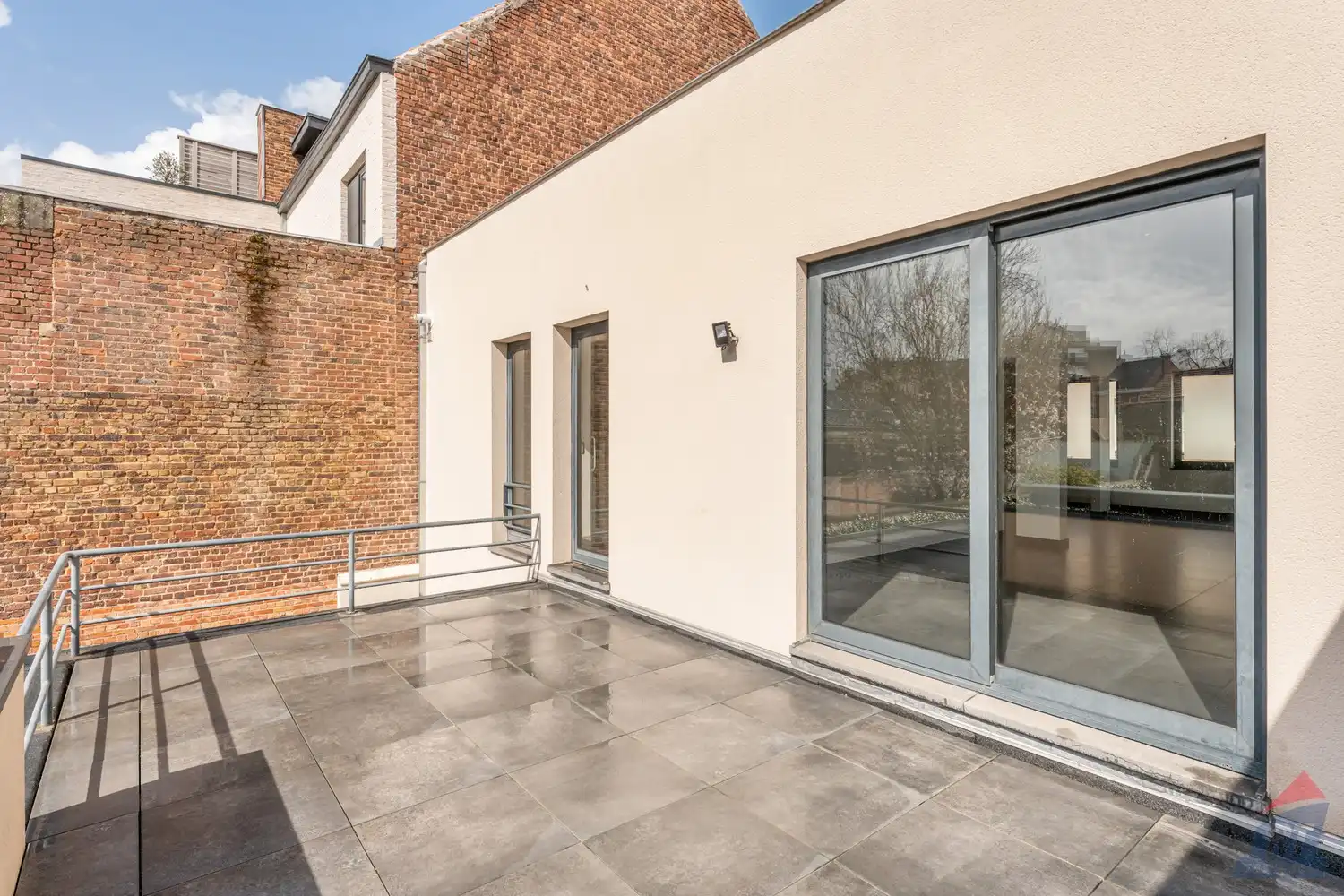 Veelzijdig pand met praktijkruimte en duplex appartement op toplocatie in Sint-Truiden foto 28