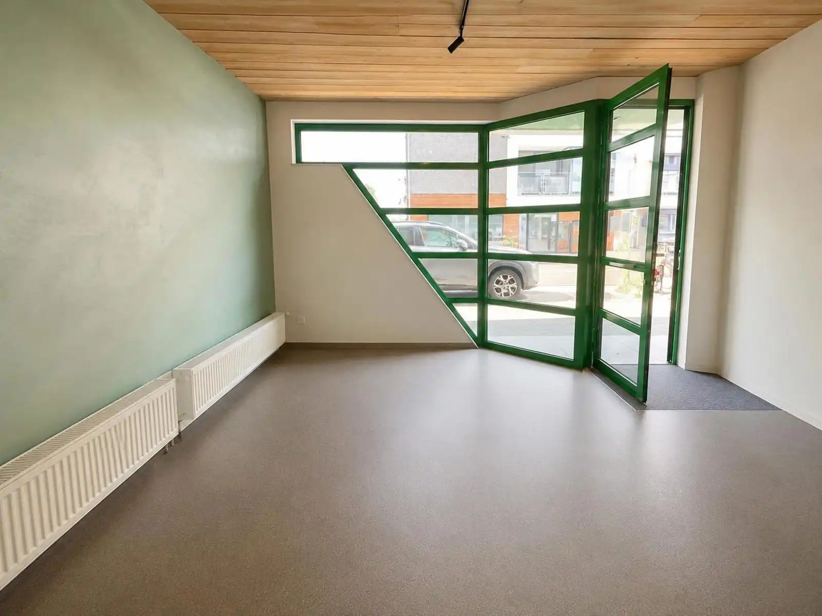 Veelzijdige handelspand op toplocatie foto 4