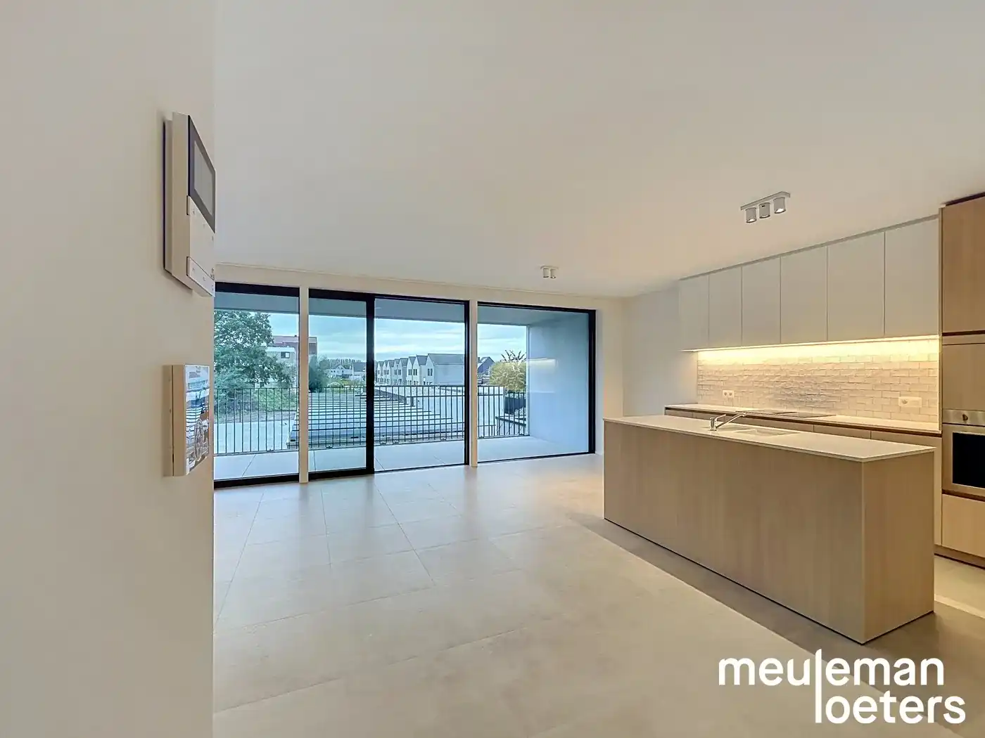 Energiezuinig drieslaapkamerappartement met ruim terras en garage foto {{pictureIndex}}