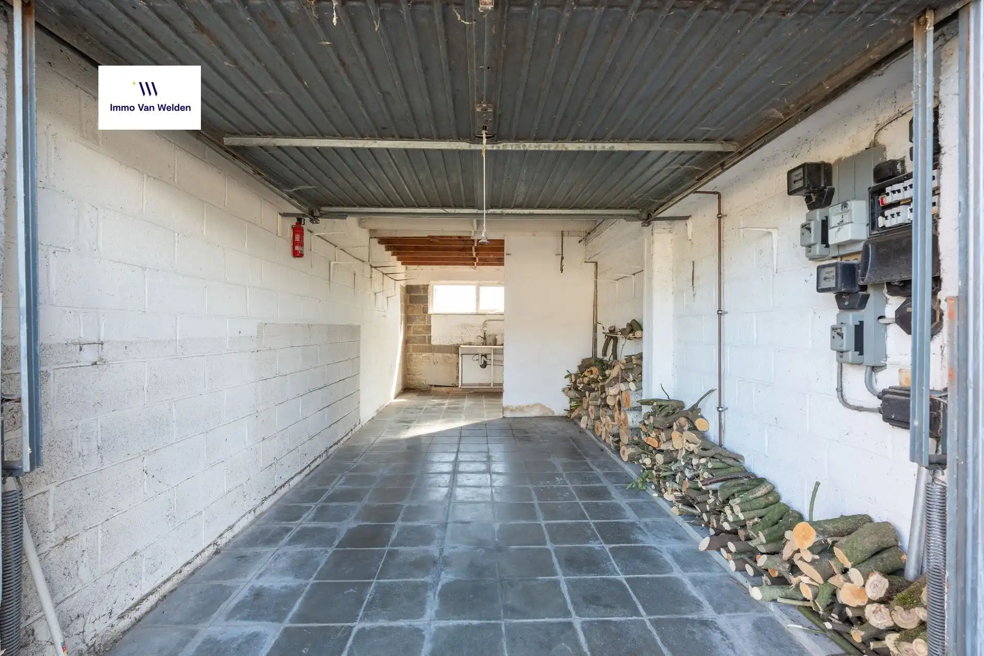 Te renoveren halfopen woning met garage en tuin in landelijke omgeving te Wortegem-Petegem. foto 7