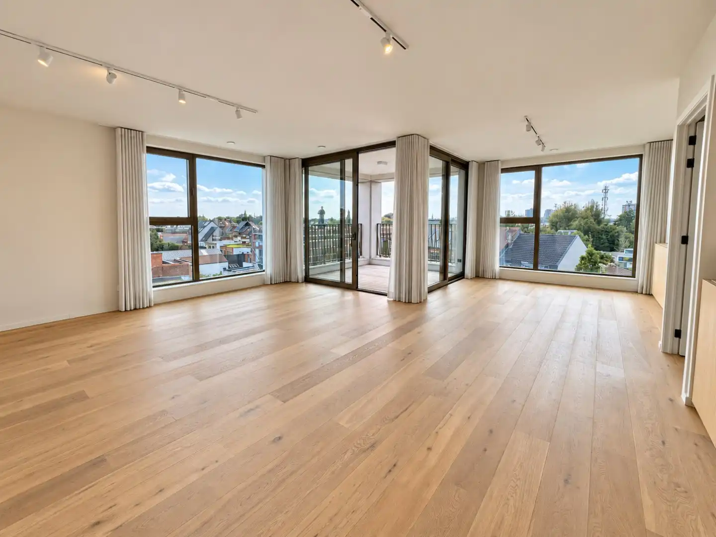 Ruime prachtige penthouse met vier slaapkamers en twee terrassen foto 7