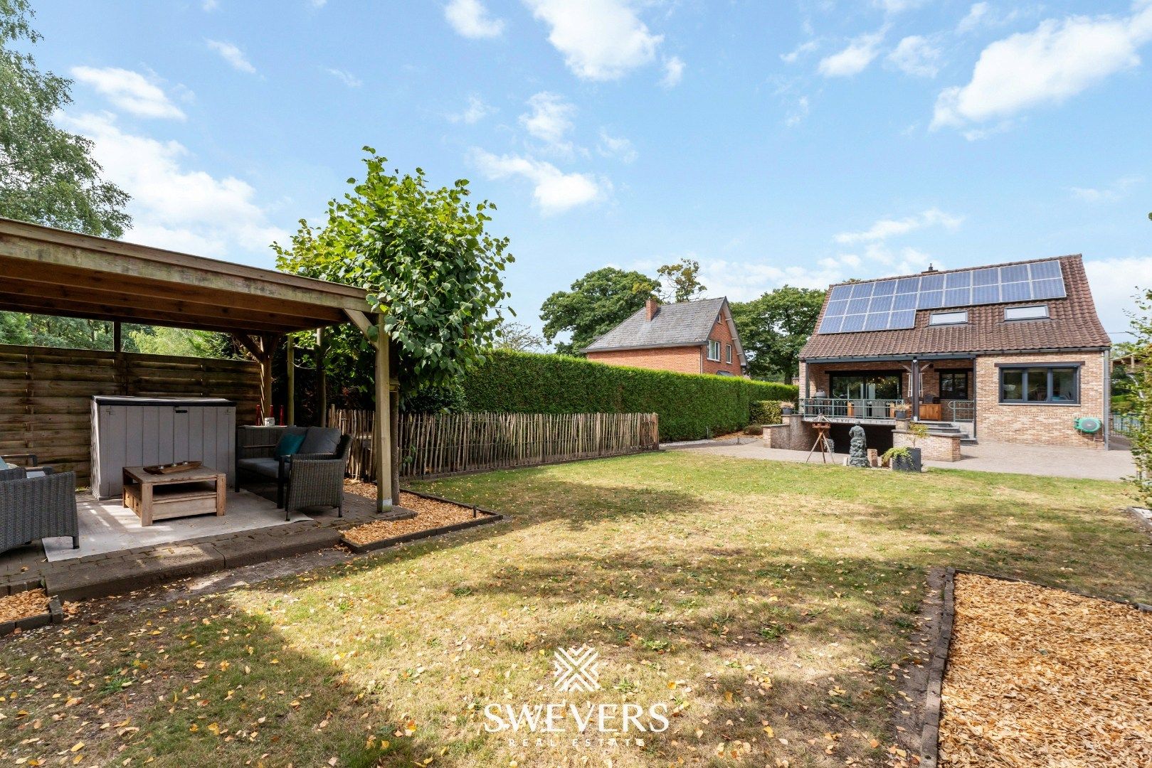Landelijke vrijstaande woning met ruime slaapkamers, zonnig terras en tuin foto 28