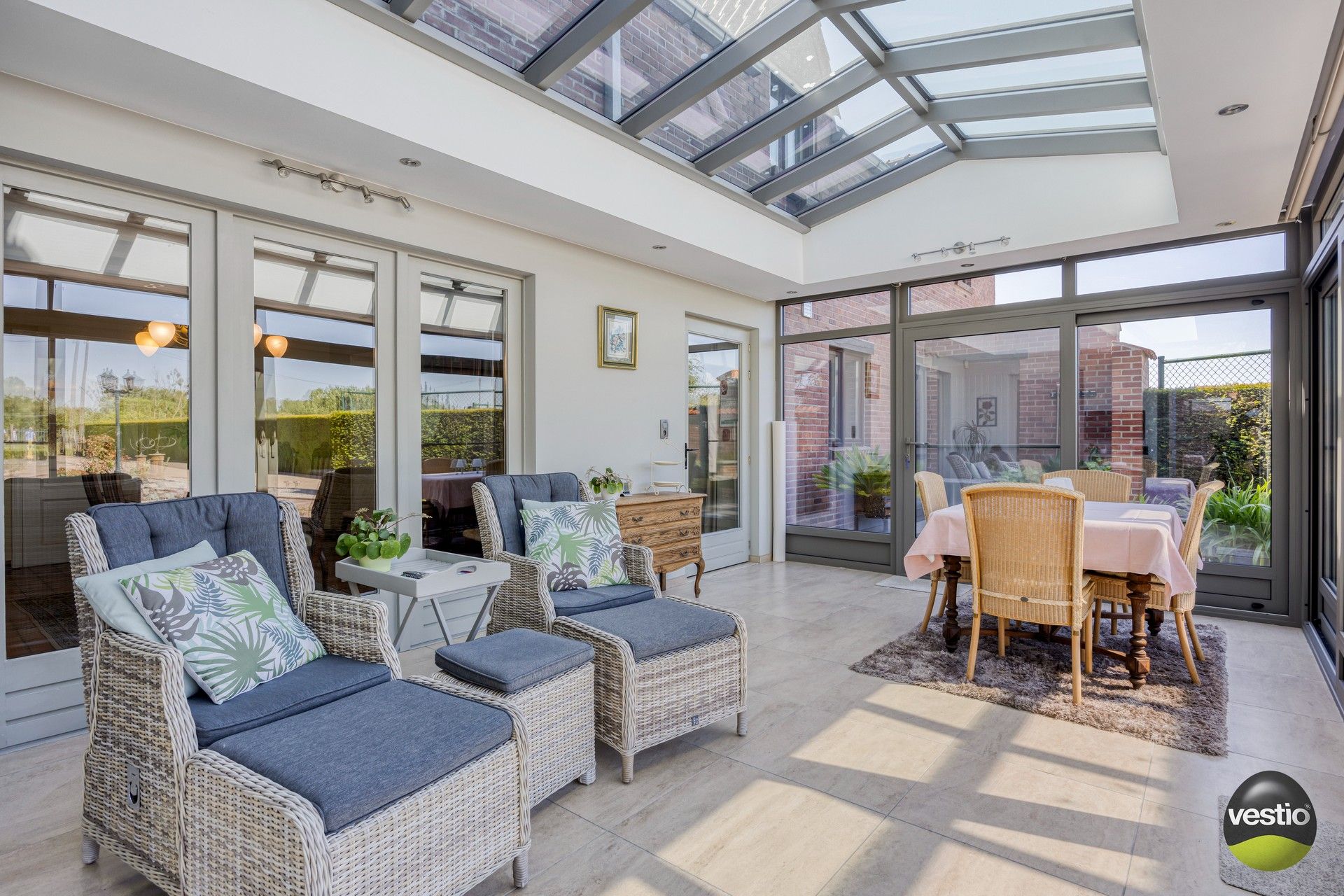 Unieke eigendom met woning, 3 appartementen, weilanden en schuren foto 10