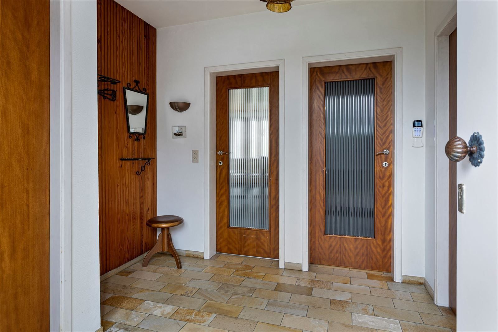 Bungalow met 4 ruime slaapkamers en mooie tuin  foto 2