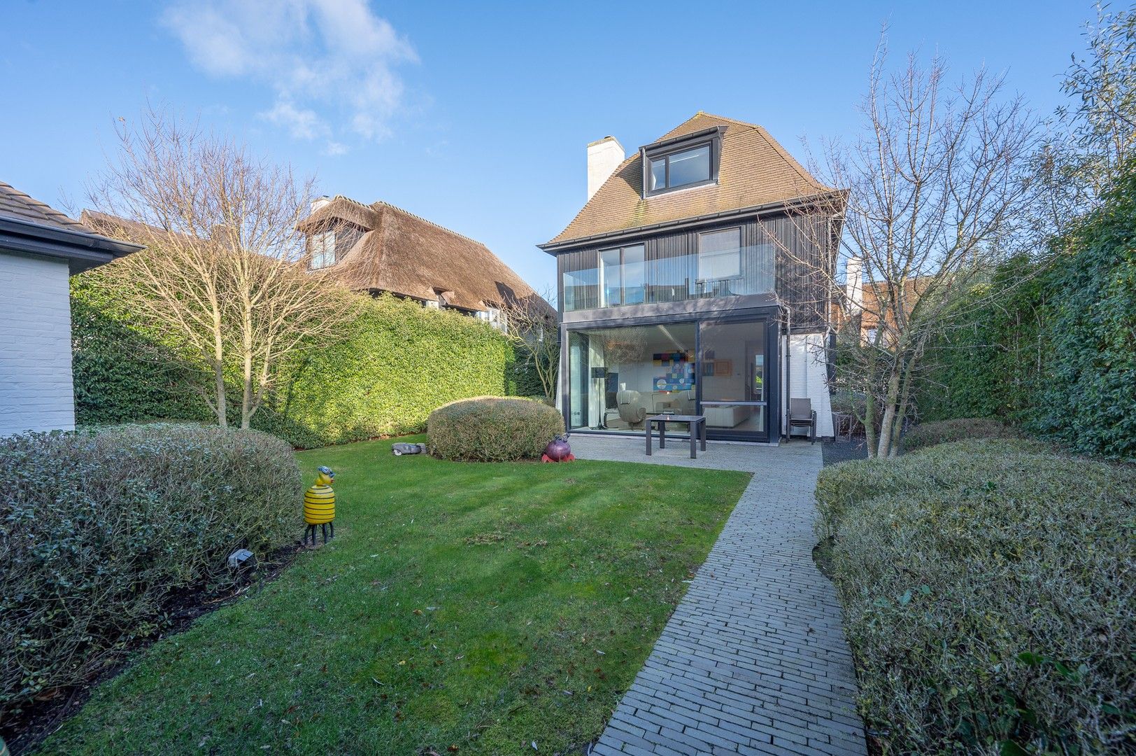 Recente villa gelegen in Duinenwater, in de nabijheid van de nieuwe golf te Knokke en het meer van Duinenwater. foto 3