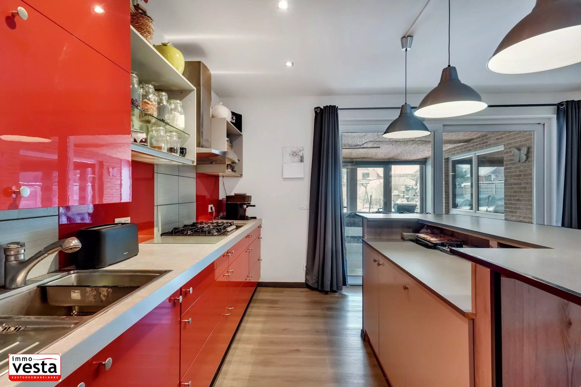 Ruime gezinswoning met 5 slaapkamers foto 8