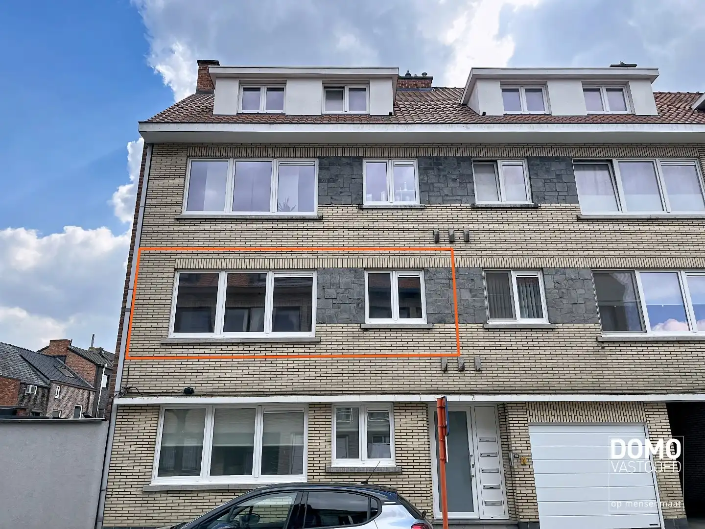 APPARTEMENT MET 2 SLAAPKAMERS EN GARAGEBOX NABIJ CENTRUM VAN HASSELT foto {{pictureIndex}}