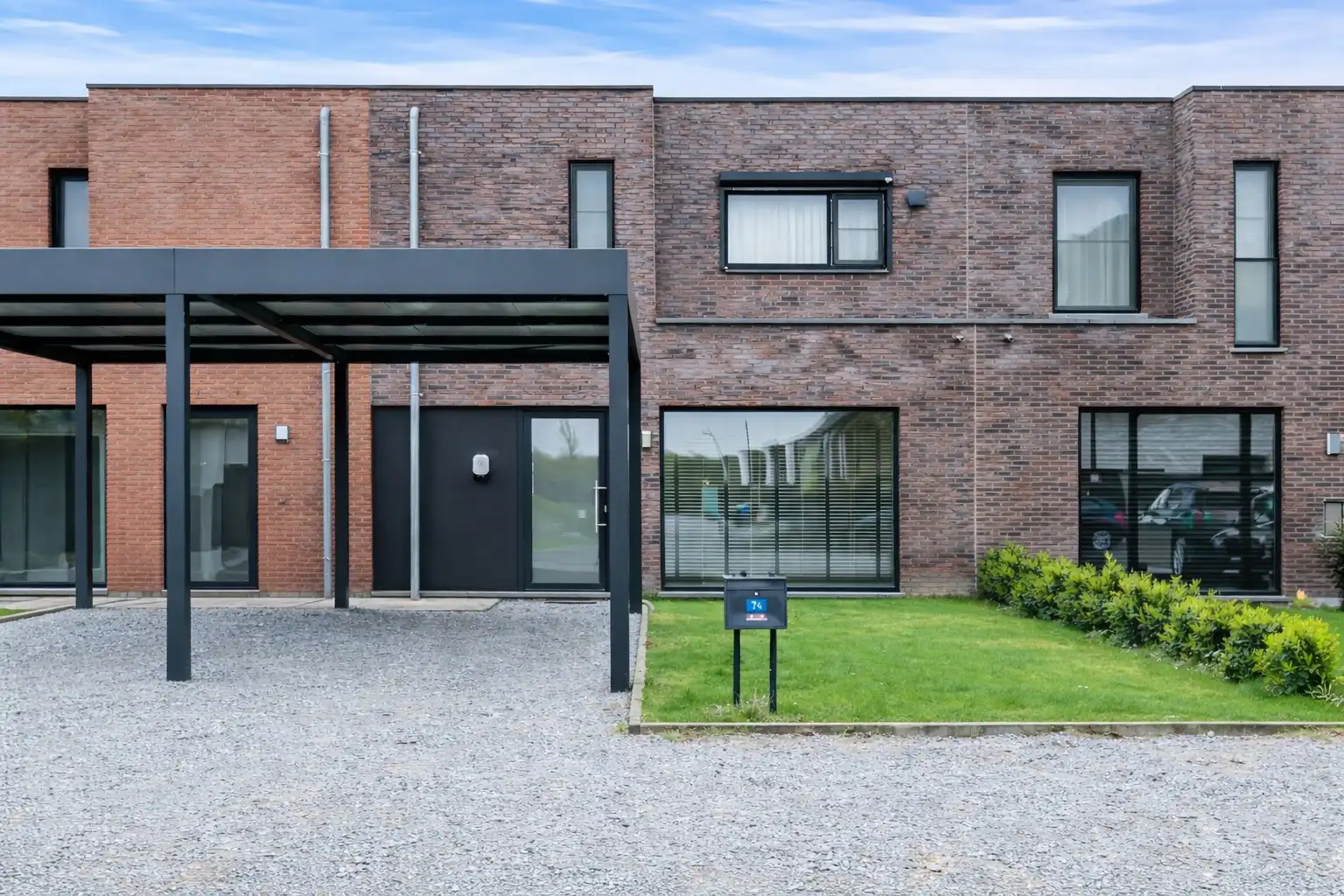 INSTAPKLARE ENERGIEZUINIGE GEZINSWONING MET 3 SLPKS EN ZONNEPANELEN TE KOOP IN MAASMECHELEN foto 2