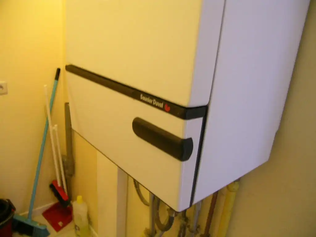 Knus 1 slaapkamer appartement te koop in het centrum van Maasmechelen, ideaal als investering! foto 7