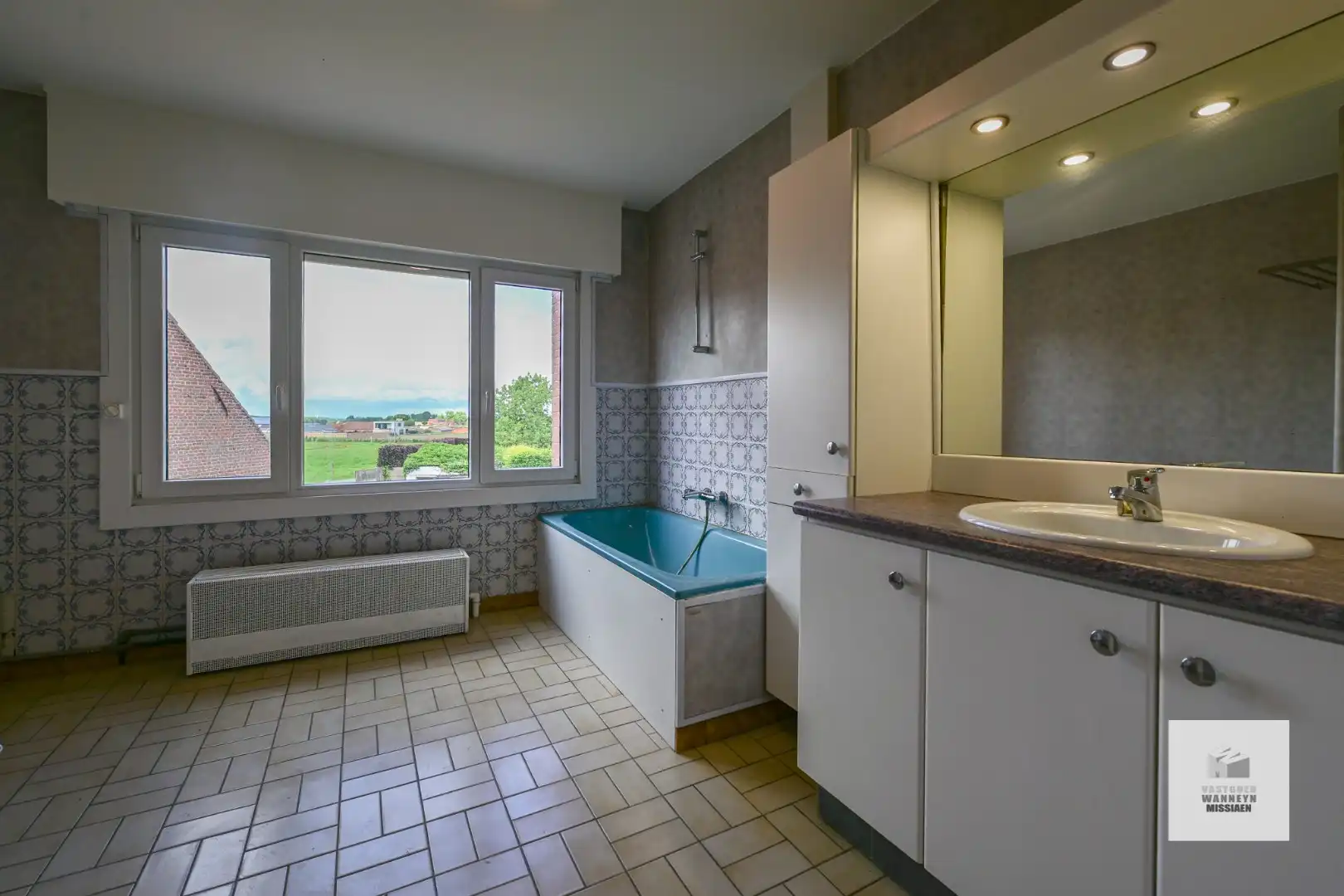 Gerenoveerde rijwoning met 3 slpk, tuin en garage in Zwevezele foto 18