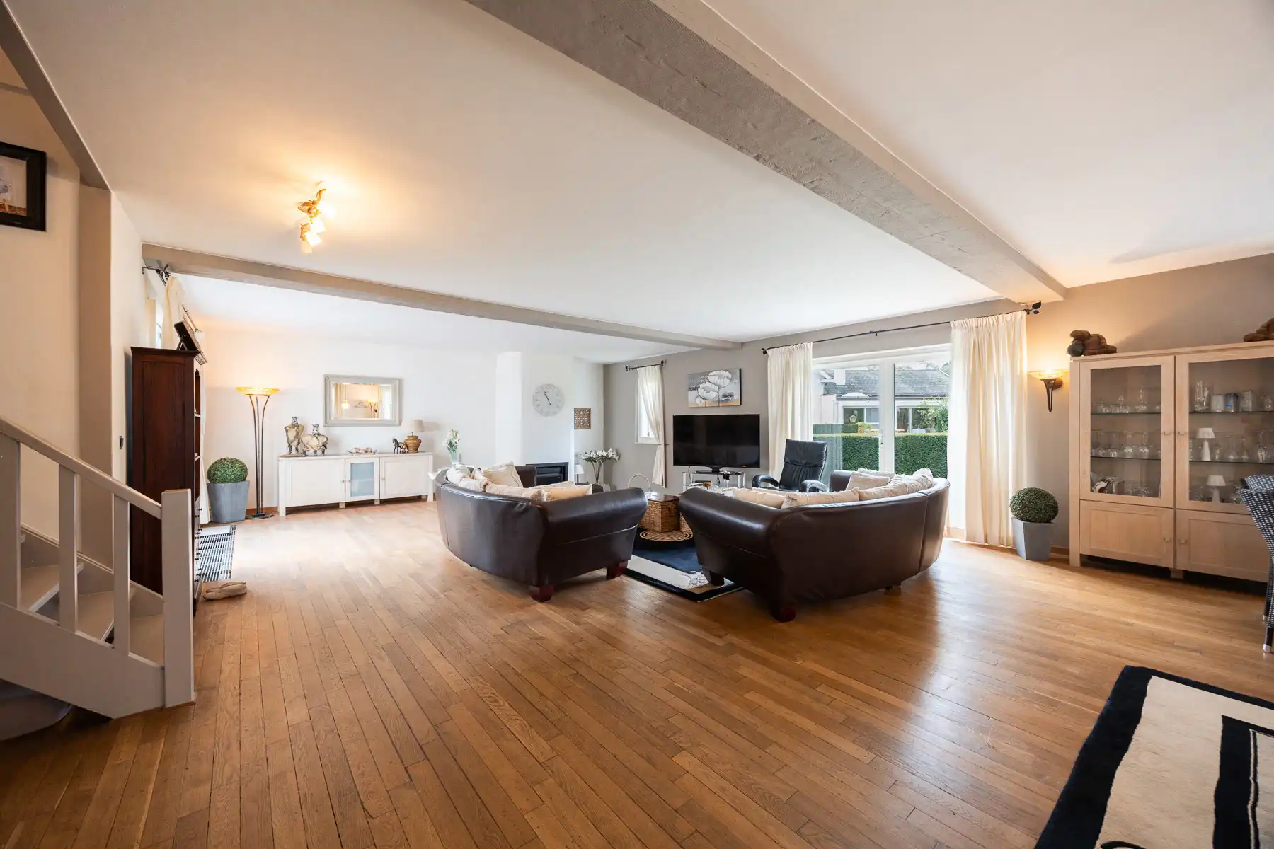 Rustig en groen gelegen statige, instapklare villa foto 5