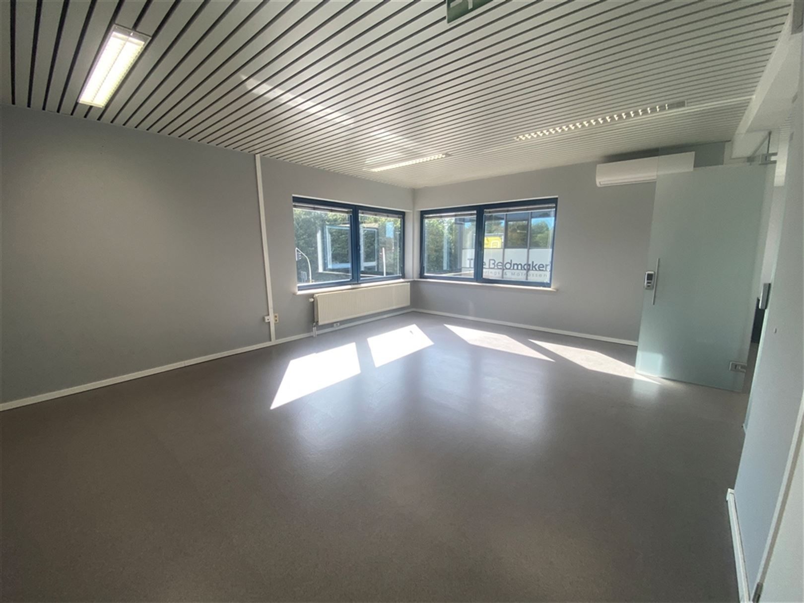 Comfortabele kantoren op zichtlocatie aan het klaverblad in Sint-Denijs-Westrem foto 8