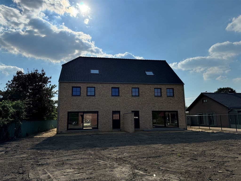 Half vrijstaande woning in pastorijstijl foto 2