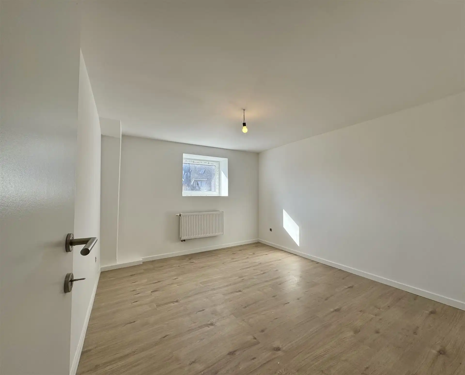 Gerenoveerde woning in het centrum van Maaseik! foto 11