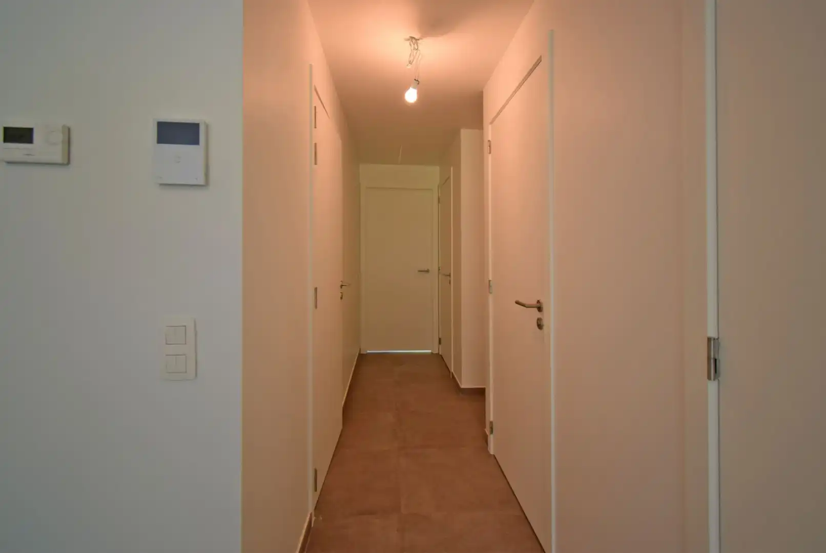 UNIEK INSTAPKLAAR GELIJKVLOERS APPARTEMENT IN EEN GROENE OMGEVING. foto 13