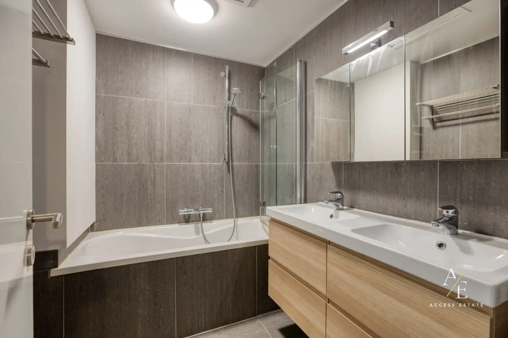 OOSTENDE _ Uniek duplexappartement met wateruitzicht aan de Spuikom foto 6