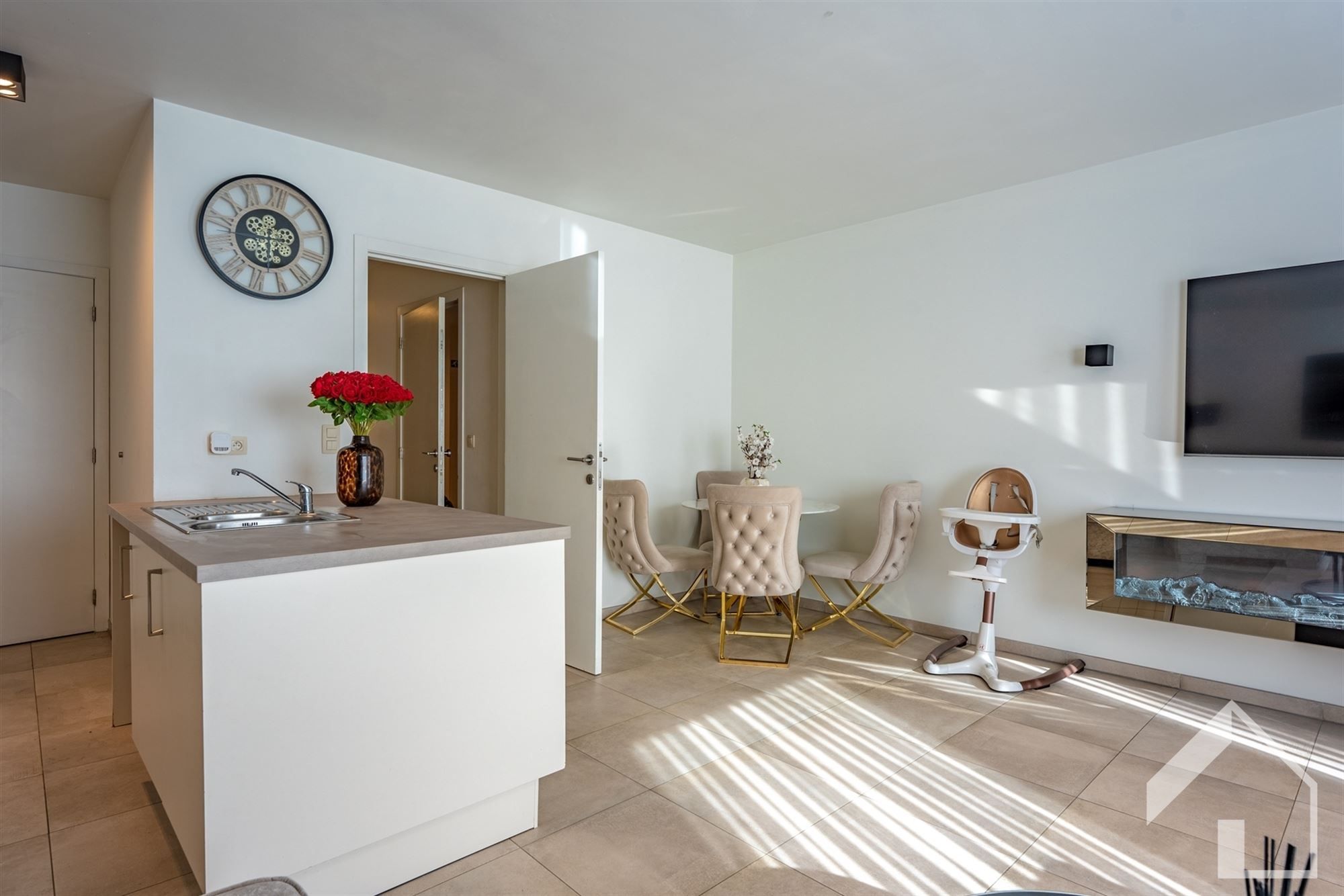 Energiezuinig 2 slaapkamerappartement op 1e verdieping met lift en terras foto 4