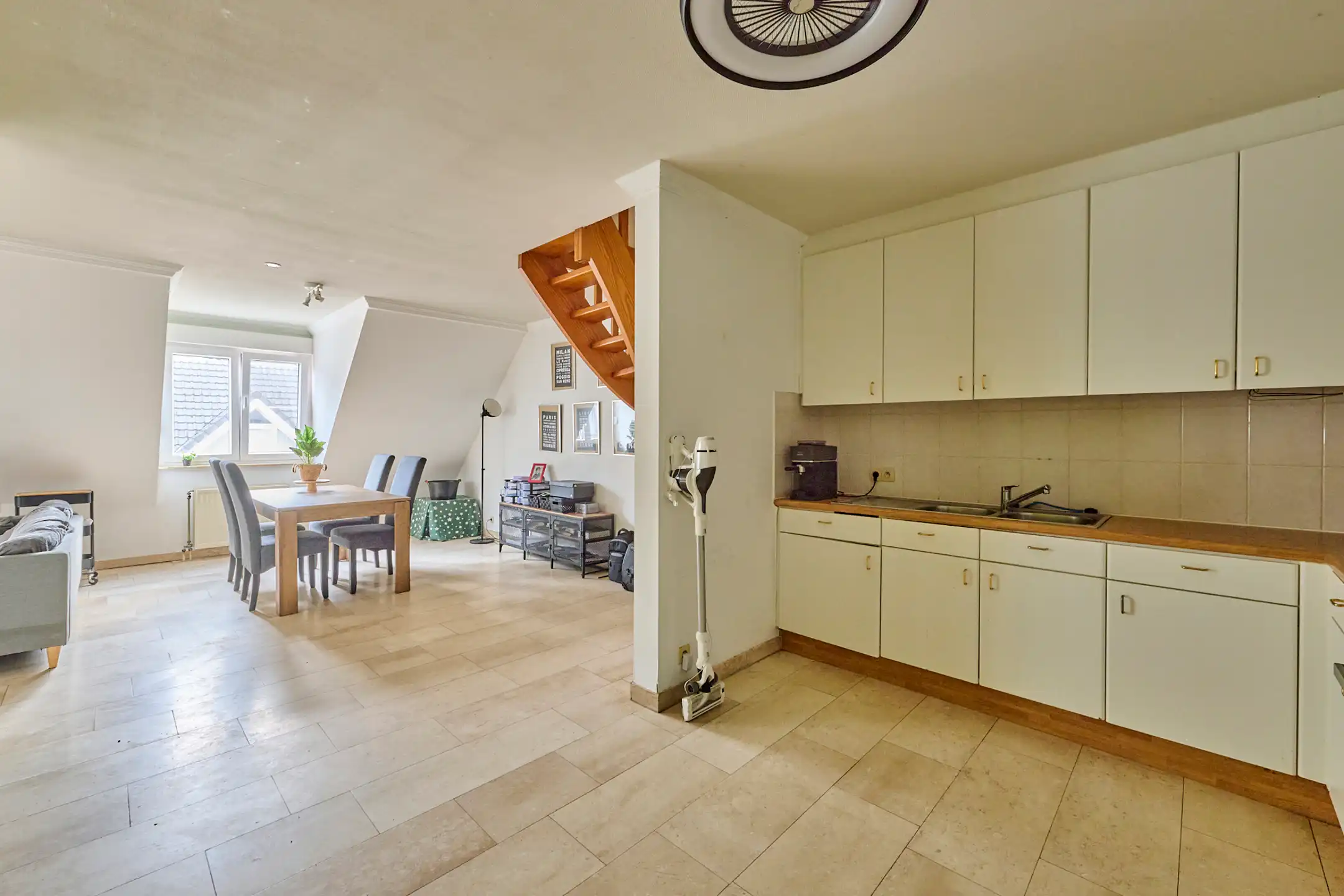 Ruime duplex met 3 slaapkamers en ondergronde staanplaats foto 3