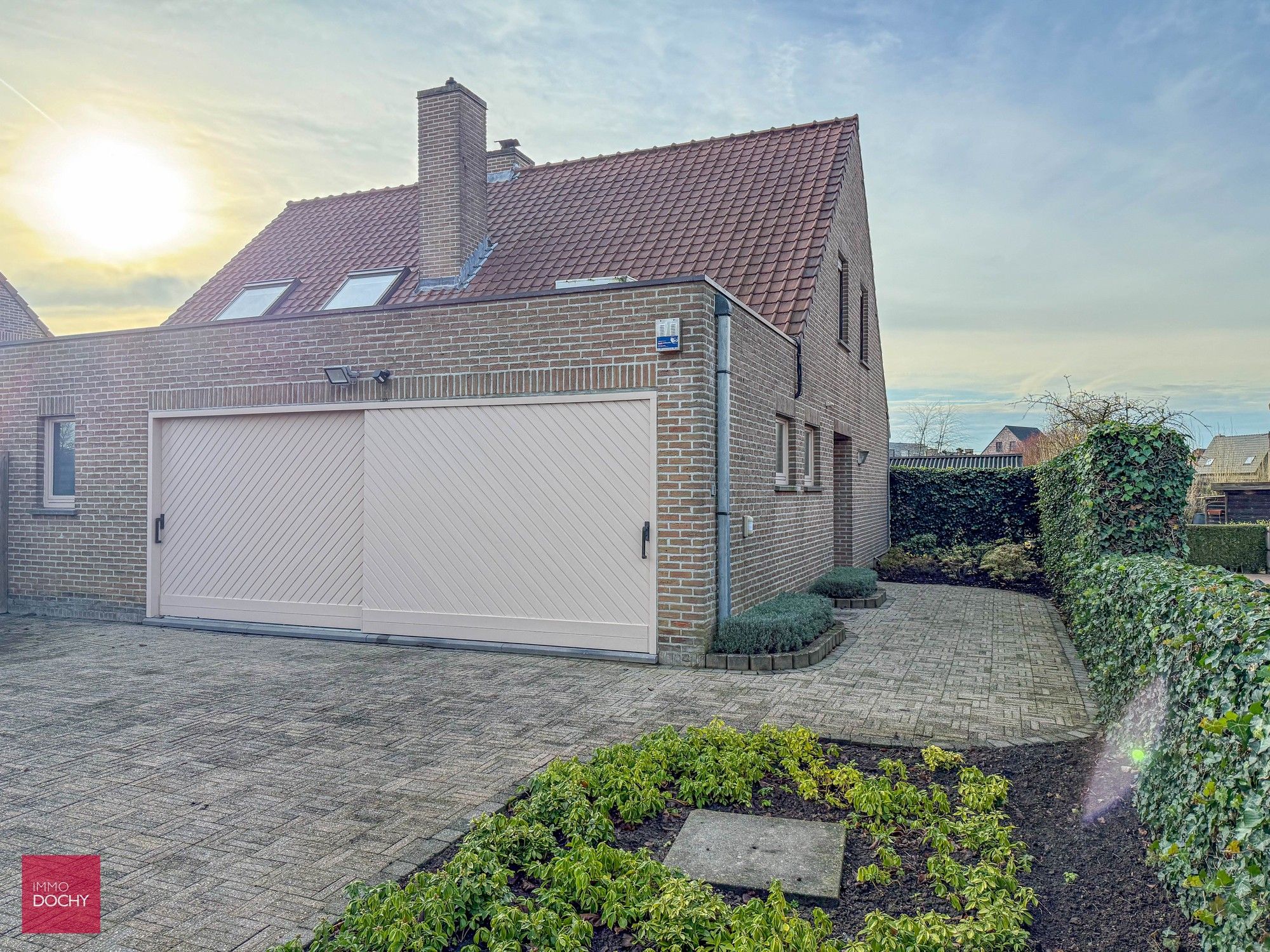 Instapklare lichtrijke alleenstaande woning | Lindestraat foto {{pictureIndex}}