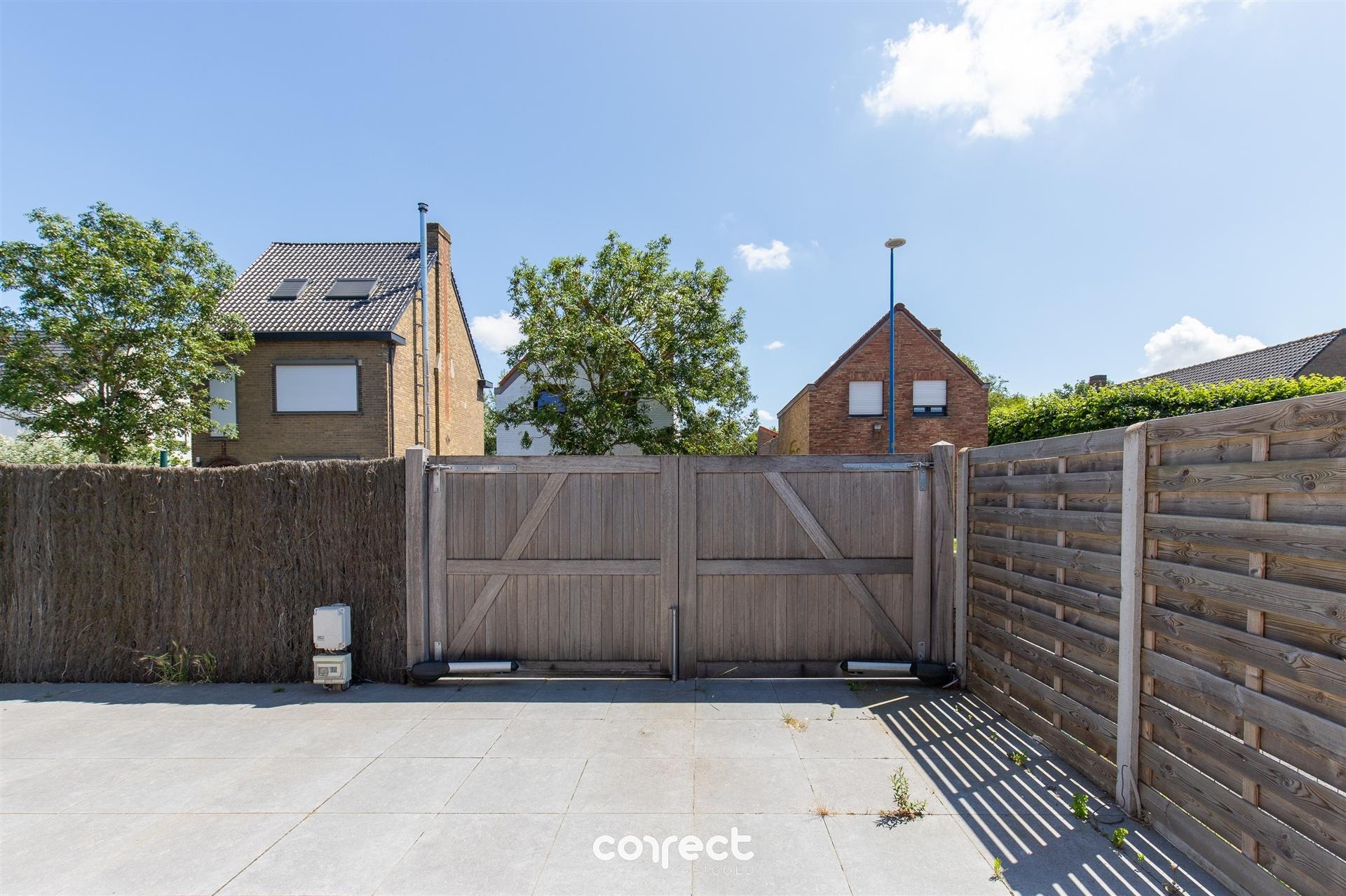 Modern halfopen woning te koop in hartje Oostduinkerke met 3 slaapkamers en diepe tuin foto 31