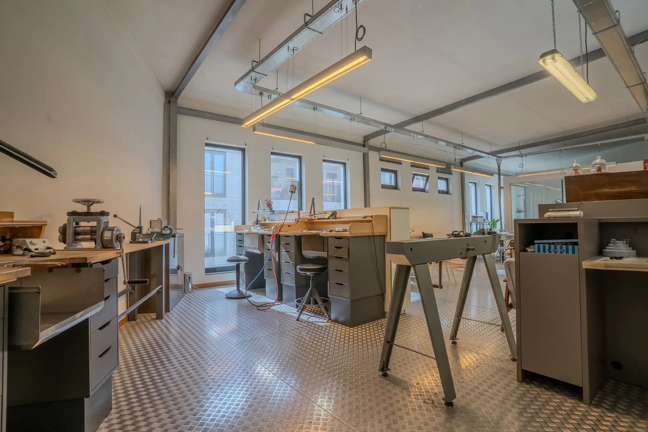 Instapklare kantoorruimte/showroom/atelier te huur foto 7