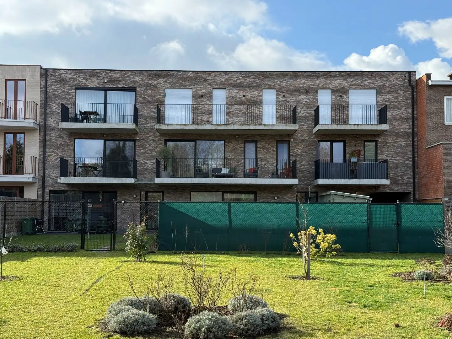 Exclusief penthouse met terrassen, carport en garage foto 25