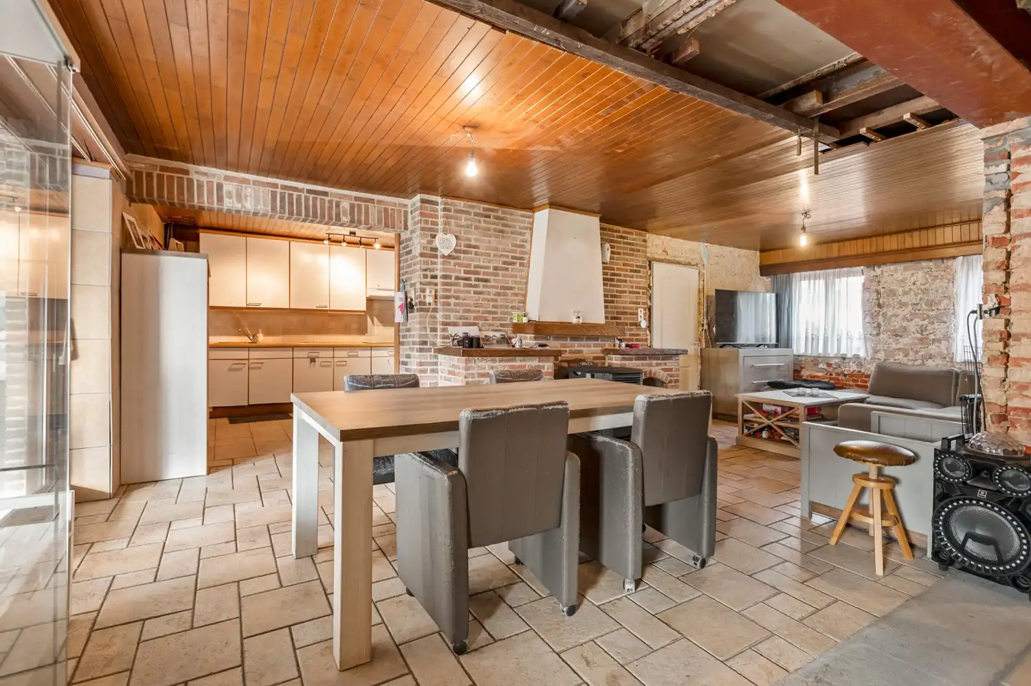 Verder af te werken woning met 4 slaapkamers te Malle! foto 3