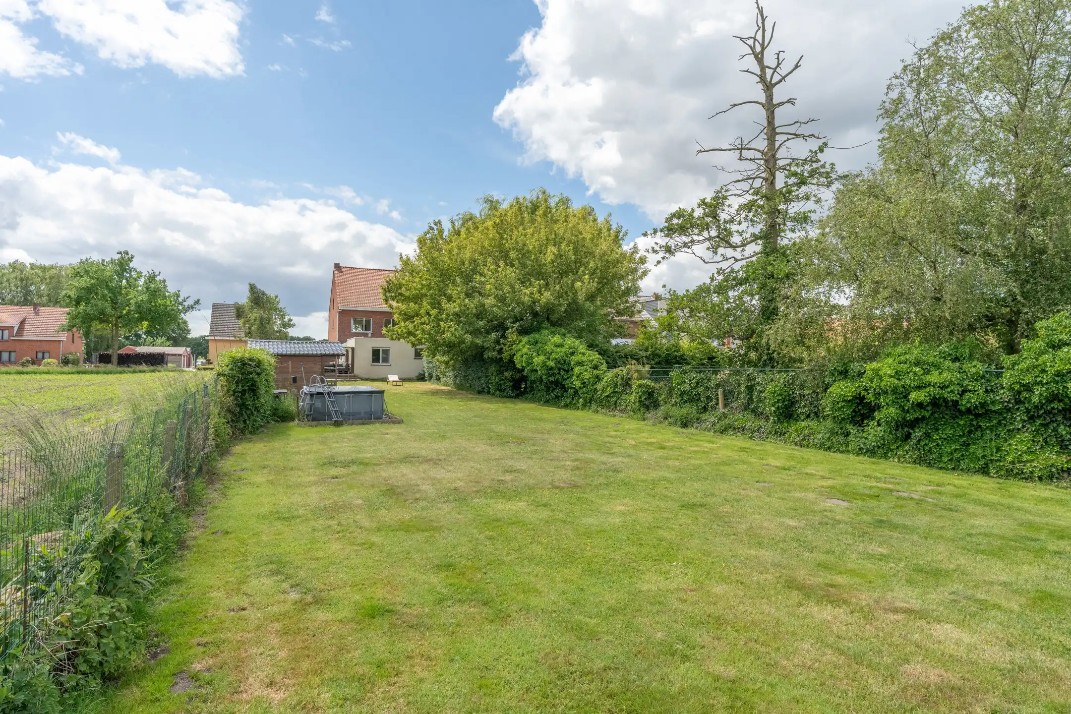 Woning bestaande uit twee appartementen op 985m² perceel. foto 42